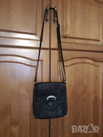 Малка чанта с дълга дръжка, снимка 1 - Чанти - 32730270
