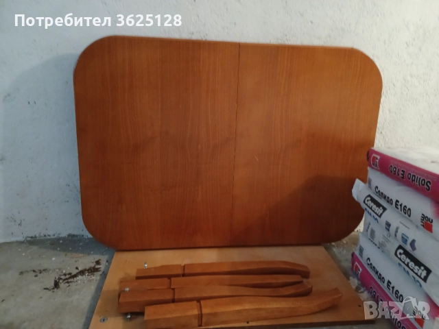 Дървена маса