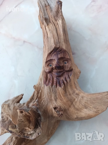 Дърворезба за стена