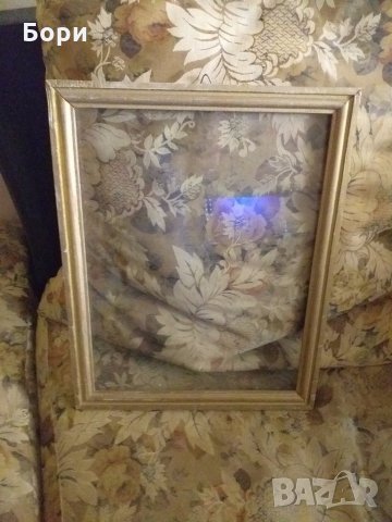 Дървена рамка за снимки.