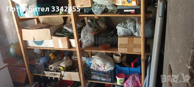 3 броя здрави ,сглобяеми,дървени стелажи