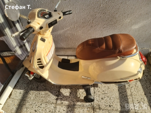 Акумулаторен мотоциклет Vespa 6V с фарове – в бежово-кафяв цвят, снимка 4 - Коли, камиони, мотори, писти - 52511013