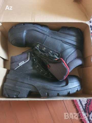 Работни обувки UVEX , снимка 1