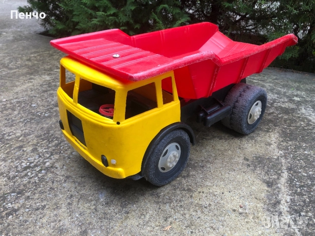 стар КАМИОН /САМОСВАЛ/ - MADE IN BULGARIA - СОЦ