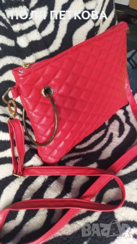 Червена чантичка, снимка 2 - Чанти - 43014547