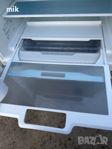 Малък хладилник Bosch за пълно вграждане 82 см , снимка 5 - Хладилници - 52629369