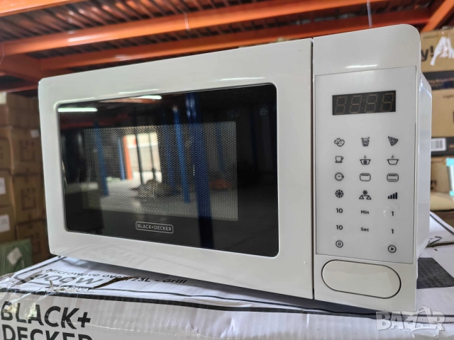 Микровълнова с грил Black+Decker BXMZ701E – 20L, 700W, дигитално управление, автоматични програми и 
