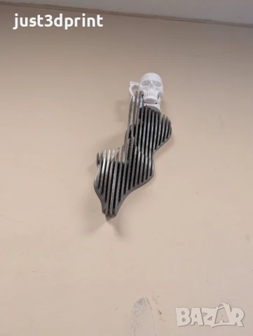 Стилен стенен рафт