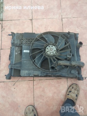 Радиатор с вентилатор на рено Меган седан 2004, снимка 1 - Части - 40215004