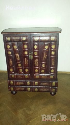 Декоративен шкаф