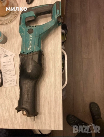 Саблен трион Makita DJR186, снимка 5 - Триони и циркуляри - 53574913