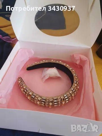 Златиста тиара покрита с кристали, снимка 4 - Колиета, медальони, синджири - 49083038