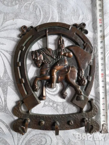 Подкова закачалка, конска и магарешка подкова и антични ключове