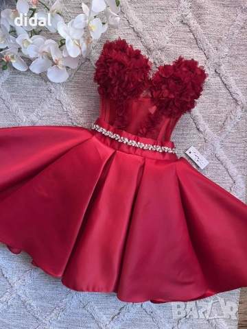 Приказно красива рокля с корсет и кристали 