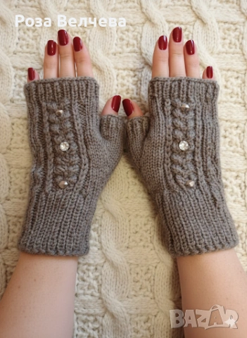 Зарадвай любима жена за 8 март с ръчно плетени дамски ръкавици, снимка 2 - Други - 53494644