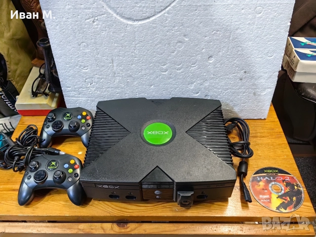 Конзола XBOX + 2 джойстика и игра 