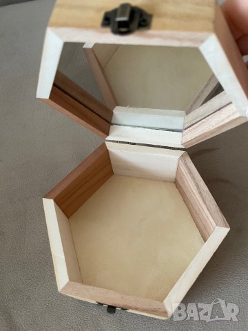 Дървена бижутерка с огледало, снимка 3 - Декорация за дома - 43734080