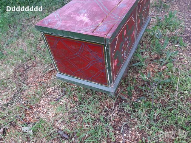 Антикварен-Стар Рисуван Дървен Родопски Сандък, снимка 3 - Декорация за дома - 28990439