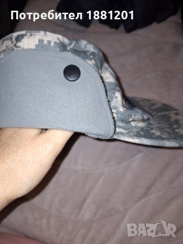 Зимна шапка сив камуфлаж