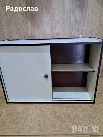 Домашна стенна аптечка, снимка 3 - Антикварни и старинни предмети - 52899990