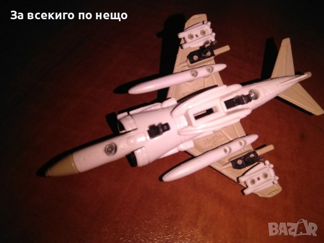 Макет на изтребител AV 8B Maisto, снимка 3 - Колекции - 38052001