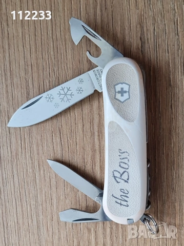Victorinox Evolution Grip 10 White Winter Magic Limited Edition 2016, снимка 2 - Ножове - 53336091