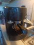 Кафе машина Делонги с ръкохватка с крема диск, работи отлично и прави хубаво кафе с каймак 