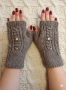 Зарадвай любима жена за 8 март с ръчно плетени дамски ръкавици, снимка 2