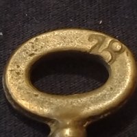 Два стари редки бронзови ключа от соца с номера за КОЛЕКЦИОНЕРИ 12366, снимка 3 - Други ценни предмети - 43267848