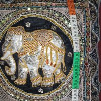 Декоративна възглавничка с релефен слон с пайети, мъниста и камъчета , снимка 4 - Декорация за дома - 43580666