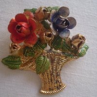 красива Винтич брошка кошница с цветя, снимка 1 - Антикварни и старинни предмети - 37363461