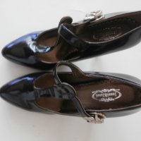 Обувки дамски, снимка 1 - Дамски обувки на ток - 37549372