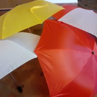 чадър сгъваем 4 цвята с пластмасова дръжка, снимка 1 - Други - 35563158