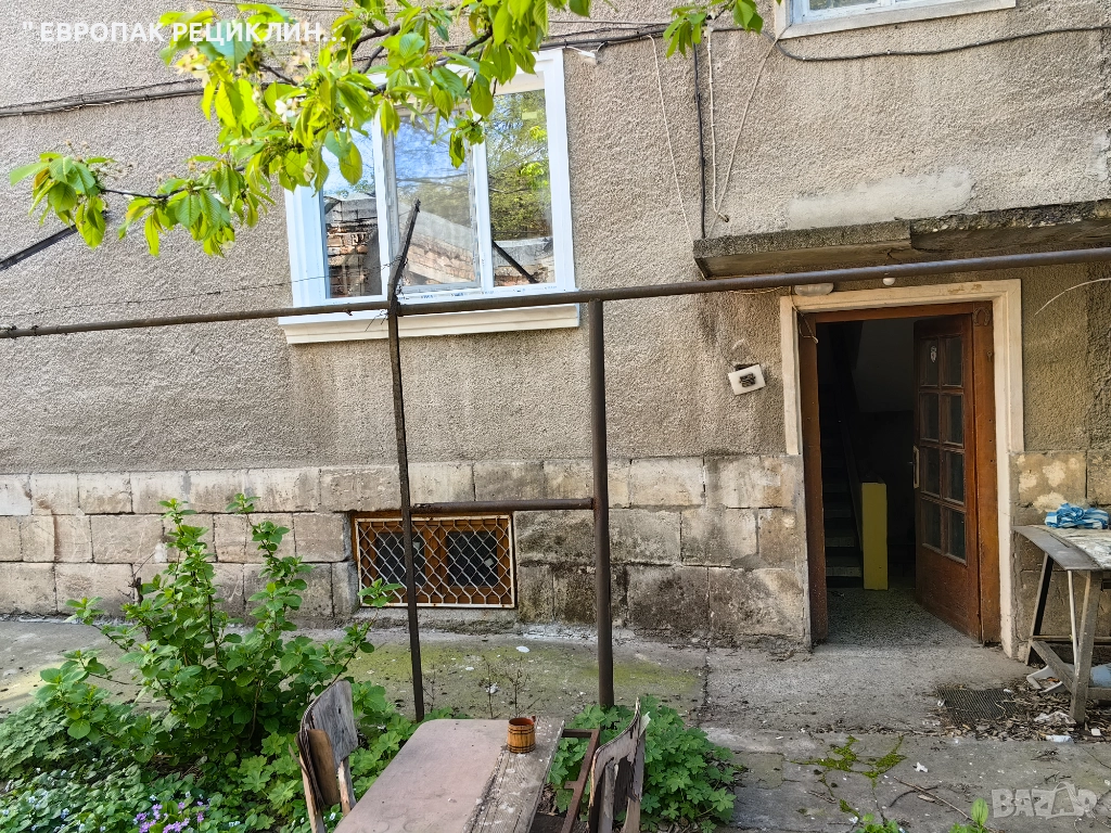 Собственик ОТДАВА Необзаведен ЕТАЖ от КЪЩА 100кв + 250кв Двор до ПАЦОНИ, снимка 1