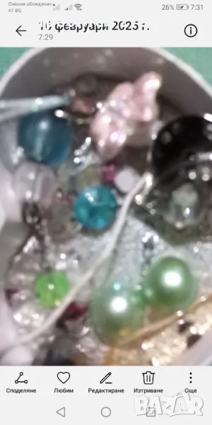 Кутийка за бижута с камъчета брошки, снимка 1