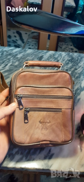 Продавам мъжка чанта за рамо естествена кожа!, снимка 1