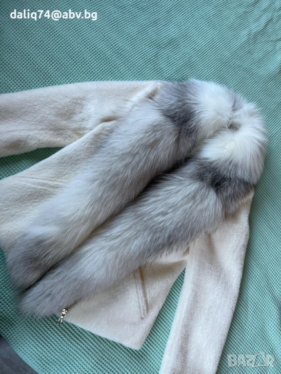 Дамско палто естествен косъм визон и богата яка от лисица., снимка 1