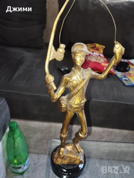 масивен бронзов рибар, снимка 1