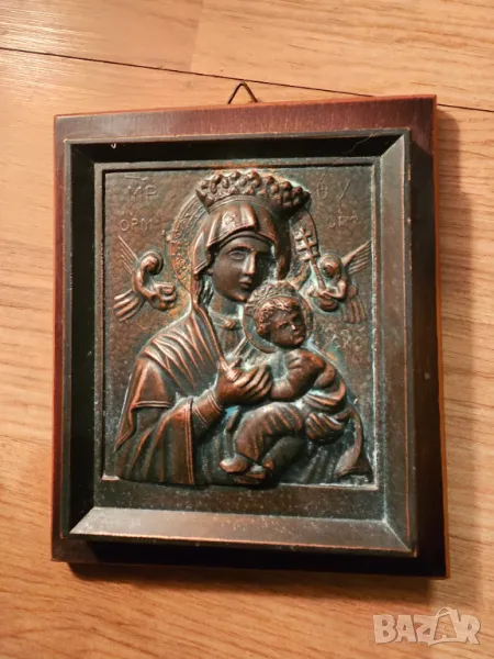 Стара красива медна икона на Богородица с младенеца в дървена рамка Дева Мария, снимка 1