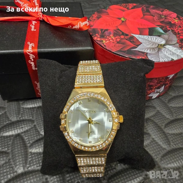 Guess Ръчен Златист Часовник С Бял Циферблат И Кристали В Кутия  Код VL-119, снимка 1