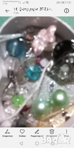 Кутийка за бижута с камъчета брошки, снимка 1