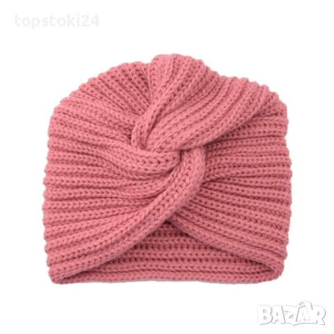 Дамска зимна плетена шапка с усукан възел по средата, снимка 8 - Шапки - 52641505
