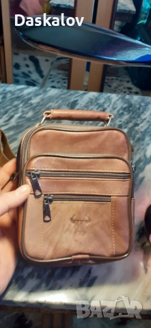 Продавам мъжка чанта за рамо естествена кожа!