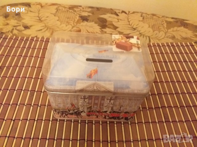 Метална кутия касичка от бонбони CHURCHILL'S BUCKINGHAM PALACE , снимка 2 - Декорация за дома - 28059282