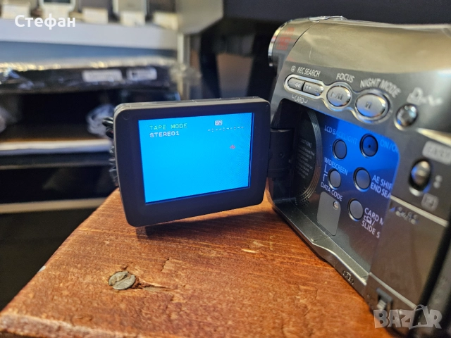 Видeoкамера Canon MV880X E Работеща отлично, в много добро визуално състояние, има зарядно. Батерият, снимка 4 - Камери - 51977337