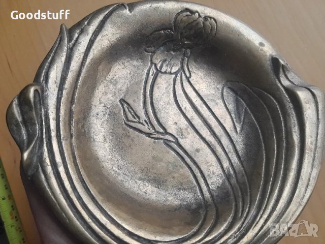 Бронз, арт нуво, флорална тема, чиния

,сьд