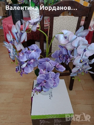 реалистични изкуствени орхидеи в керамична кашпа 