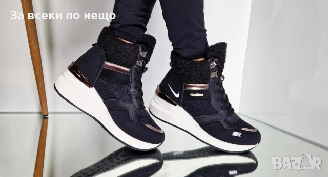 Nike Дамски Черни Меки И Топли Боти С Бяла Подметка Найк Код P1411, снимка 4 - Маратонки - 52178875
