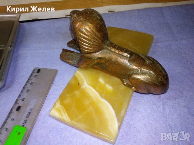 Стар МЕТАЛЕН ЕГИПЕТСКИ СВИНКС ПОМЕДНЕН с ПОСТАМЕНТ от ПОЛИРАН ЕСТЕСТВЕН АЛАБАСТЪР 42666, снимка 3 - Декорация за дома - 43876620