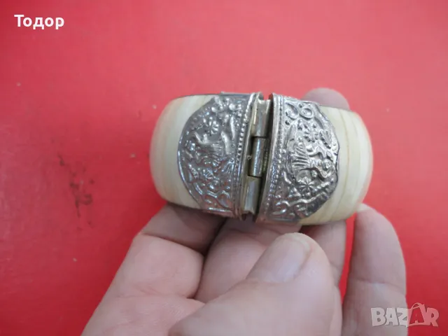 Страхотна гривна бронз и рог 3, снимка 3 - Гривни - 49108983